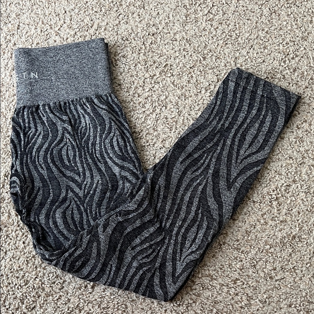 NVGTN Zebra Pattern Leggings - Black and Gray